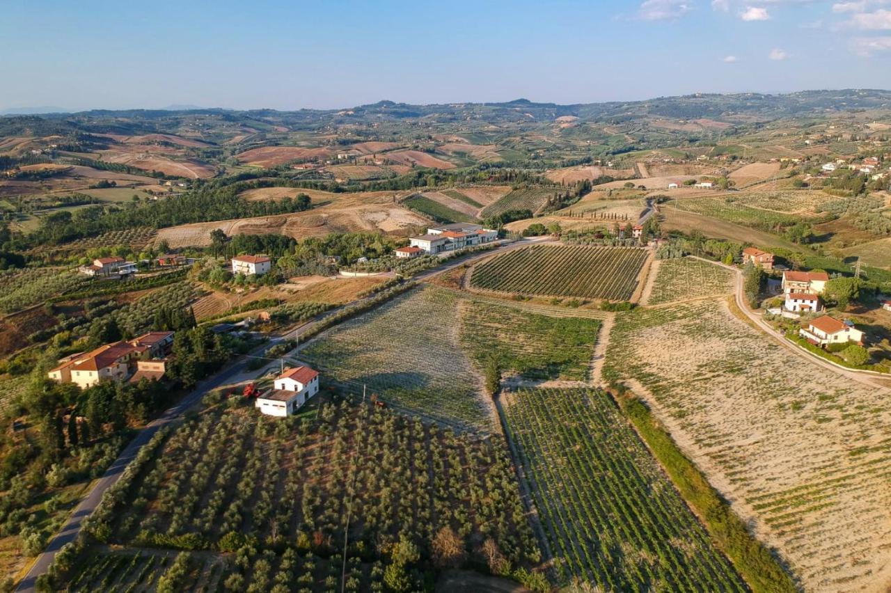Agricamping Poggio Ai Pini Wine Camping تْشيرتالدو المظهر الخارجي الصورة