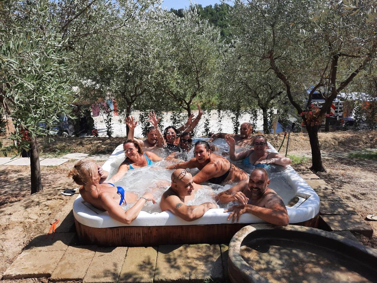 فندق Agricamping Poggio Ai Pini Wine Camping تْشيرتالدو المظهر الخارجي الصورة